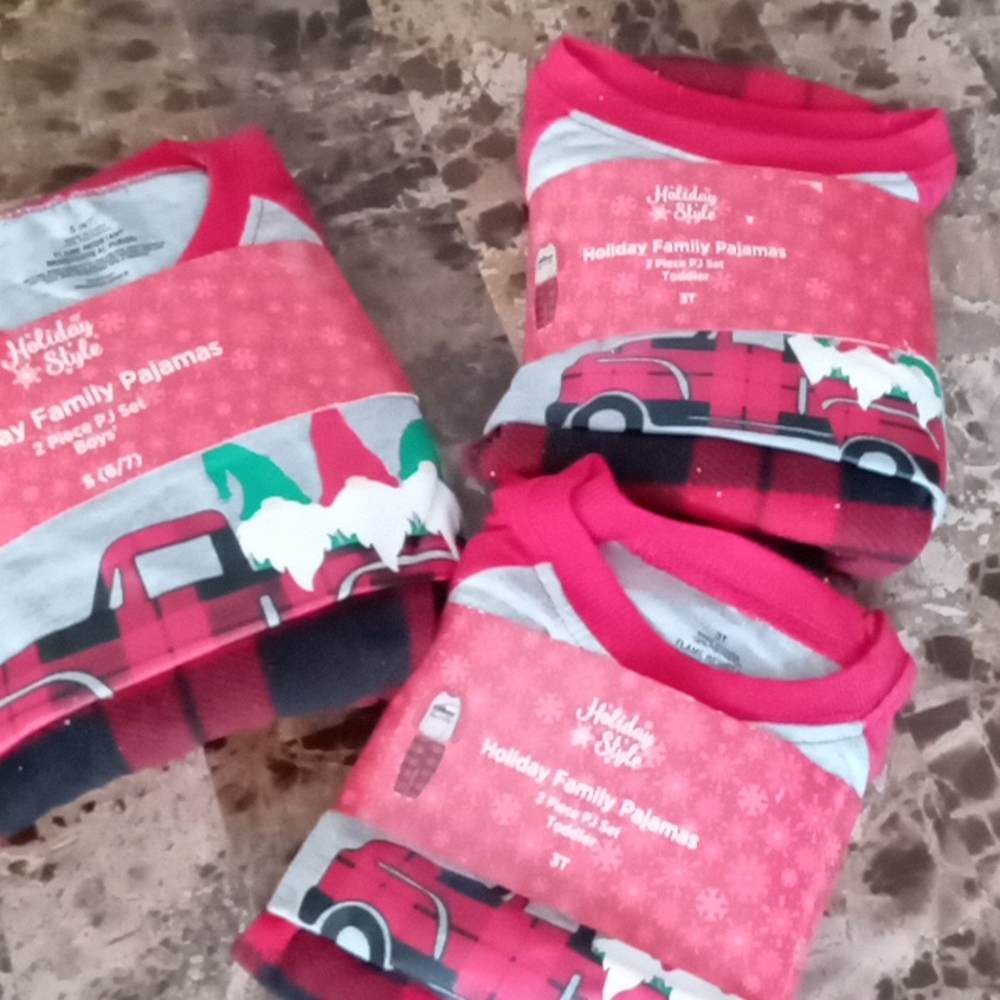 ⛄️ Holiday PJs - Picture 15 of 15